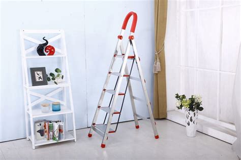 Safe Ladders for Seniors: Expert Tips to Choose the Best One ...