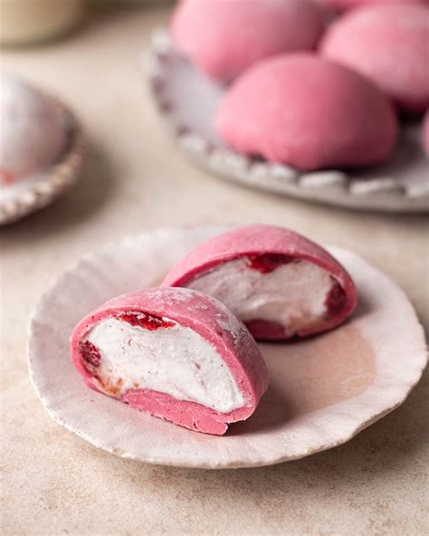 Mochi Ice Cream Strawberry