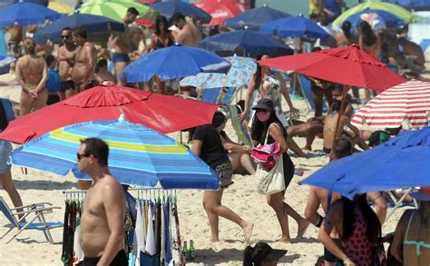 Rio Tem Praias Lotadas E Aglomera O No Dia Do Feriad O