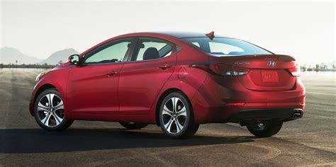 2015 Hyundai Elantra Sedan Brings Classy Led And Tech Updates Features Photos And Pricing