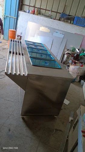 Silver LPG Stainless Steel Hot Canteen Bain Marie With Service Counter 220 V Number Of Pans