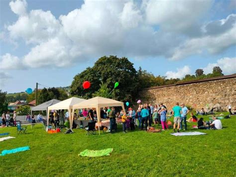 Menschen Picknickten In Steyregg Als Zeichen Gegen Identit Re