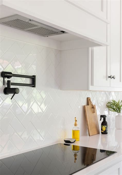 Backsplash Tile X Glossy Subway Tile Laid On Herringbone Pattern