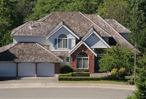 How To Perform A Cedar Shake Roof Installation (DIY Guide)