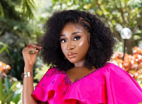 Nollywood Actress Ini Edo Gets Emotional As She Receives 10 AMVCA