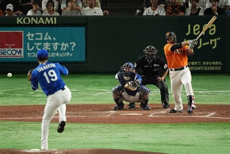 ＜巨・中＞5回、菅野は先制適時打を放つ（撮影・沢田 明徳） ― スポニチ Sponichi Annex 野球