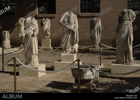 ARTE GRIEGO GRECIA RUINAS DE CORINTO Detalle De Distintas Estatuas