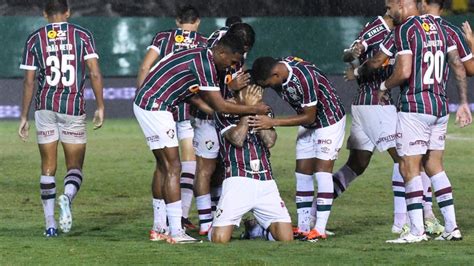 Na estreia de Renato Augusto Fluminense bate Nova Iguaçu e assume a