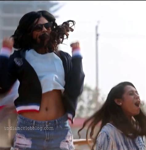 Malavika Mohanan NMVMC 37 Hot Navel Pic Indiancelebblog