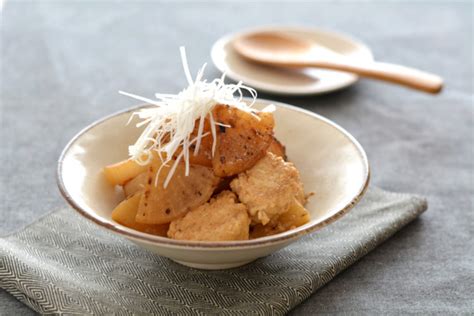 鶏だんごと焼き大根の煮物【ごまレシピ】 ｜【公式】ごま油のかどや製油