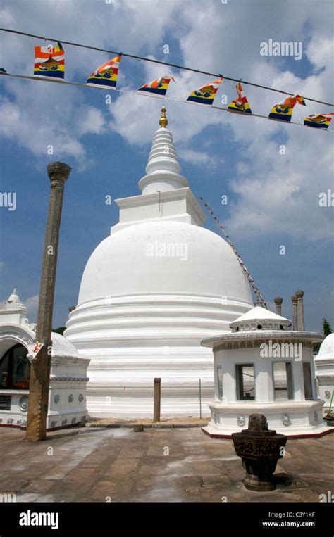 Thuparama Dagoba Anuradhapura Sri Lanka Stock Photo Alamy