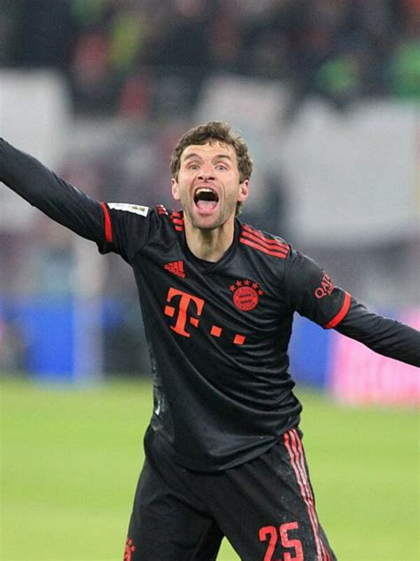 Der FC Bayern München hat den Vertrag mit Offensivspieler Thomas Müller