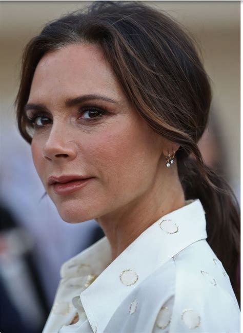 Victoria Beckham Indossa La Tuta Della Sua Collezione Per Stare In Casa