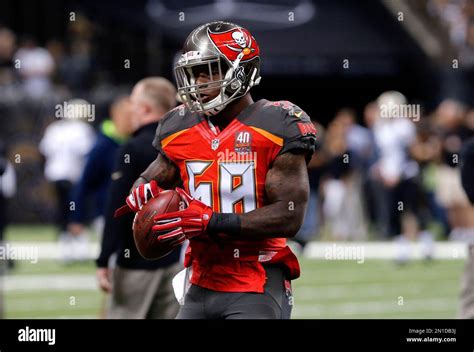 Tampa Bay Buccaneers Middle Linebacker Kwon Alexander 58 Warms Up