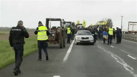 Deux Sèvres les premiers manifestants anti bassines se rassemblent