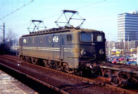 Eindhoven, 3 februari 1982. | NS 1307 met goederentrein van … | Flickr