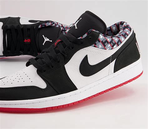 Jordan Air Jordan 1 Low Q54 Trainers White Black University Red Men S Trainers