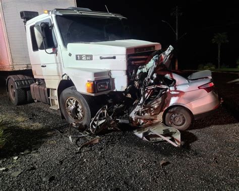 Homem morre em colisão frontal entre carro e caminhão na ERS 115 em