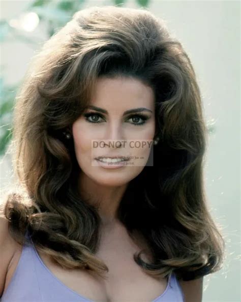 Raquel Welch Actress And Sex Symbol X Publicity Photo Op