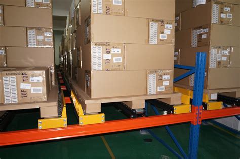 Heavy Duty Roller Type Track Gravity Rack First In First Out Pallet