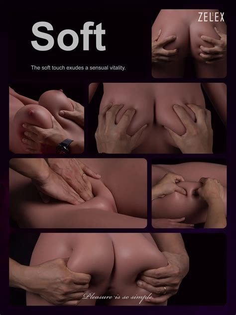 Une jolie poupée sexuelle montre son petit corps vêtu de lingerie noire et nu CoedCherry