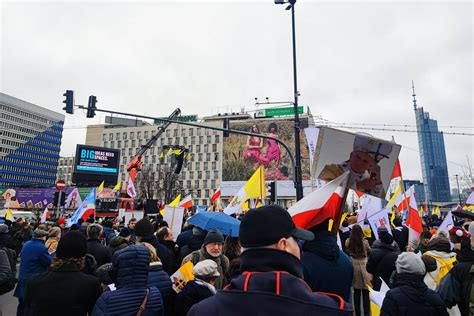 Ruszy Marsz Papieski Morze Ludzi W Centrum Wideo Warszawa W Pigu Ce