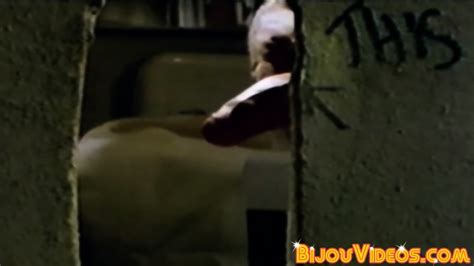 Classic Gay Stud Shows His Deepthroating Skills In Toilet