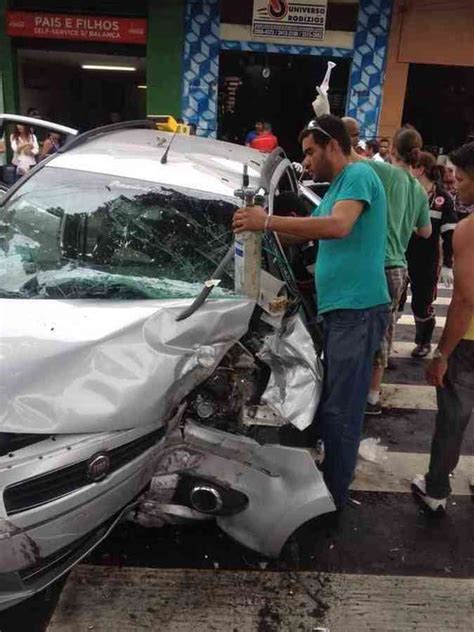 Batida Entre Carro E Moto Deixa Quatro Feridos Na Avenida Pedro II