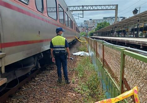 台鐵內壢站驚傳落軌 男遭自強號撞身亡