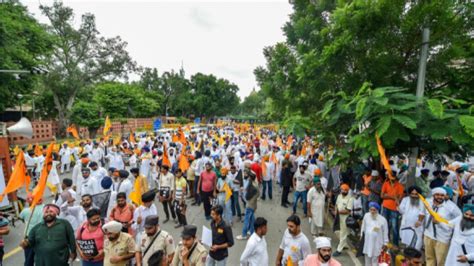 Farm Laws Protest सड़कों पर Akali Dal Police का तगड़ा बंदोबस्त देखें ताजा हालात Sad Carries