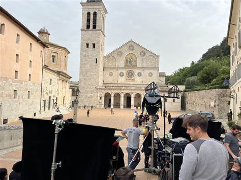 Don Emanuele Germani Parroco Di Villanova Sul Set Di Don Matteo A Spoleto