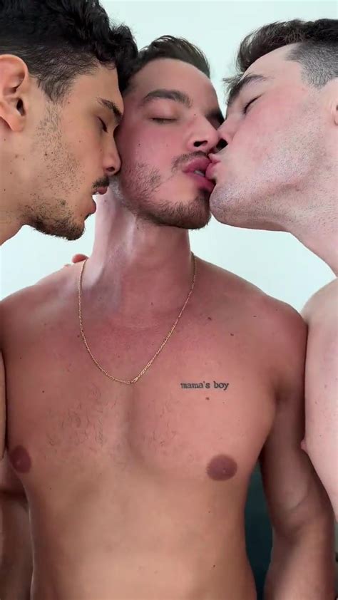 Thr Horny Kissing ThisVid