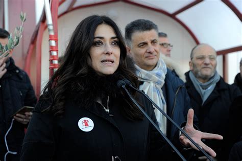 Terremoto Taglio Del Nastro Per La Nuova Scuola Antisismica