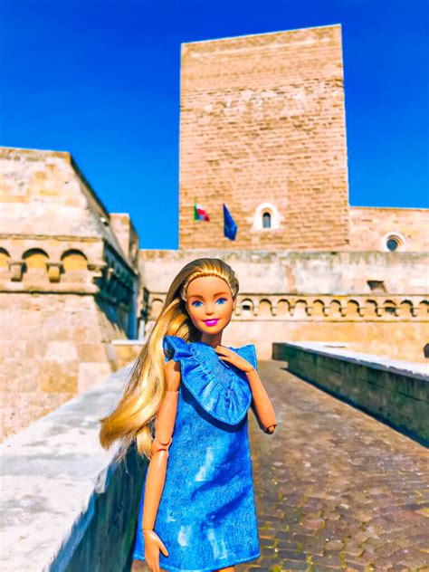 Castello Svevo Di Bari Barbie In Town Gira La Puglia E L Italia Con