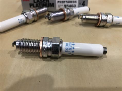 Свечи зажигания NGK 95463 / 04E905602 оригинал на Audi A4 (B9), Skoda ...