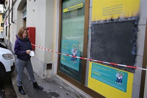 Ponte A Ema Bancomat Delle Poste Fatto Esplodere Boato E Paura Nella