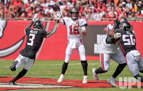 Photo Atlanta Falcons V Tampa Bay Buccaneers In Tampa