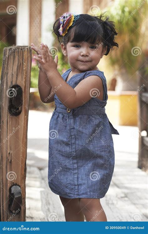 Menina Bonita De Latina Imagem De Stock Imagem De Brincalhona