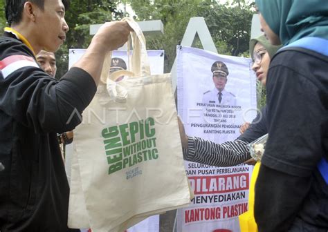 SOSIALISASI PENGGANTI KANTONG PLASTIK ANTARA Foto