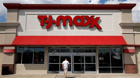 Tj Maxx Marshalls Store Workers Now Wearing Body Cameras Nbc Boston