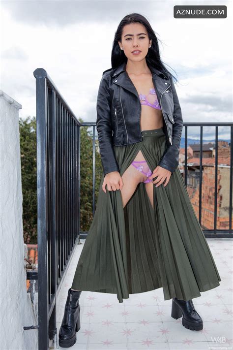 Paolina Sexy Poses Fully Naked Showing Off Her Hot Pussy AZNude