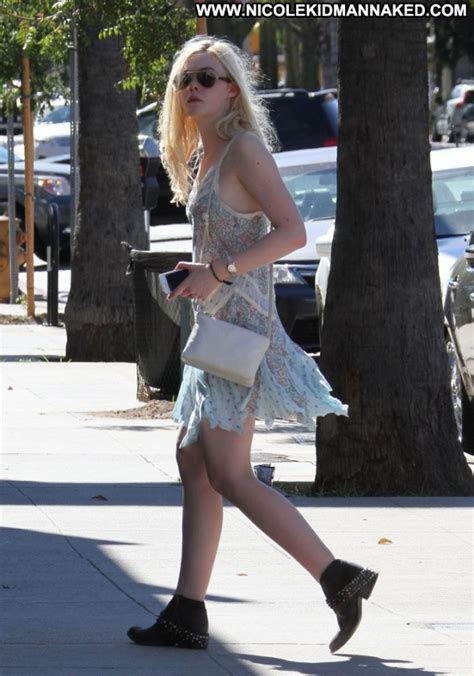 Elle Fanning Los Angeles Babe California Posing Hot Celebrity High