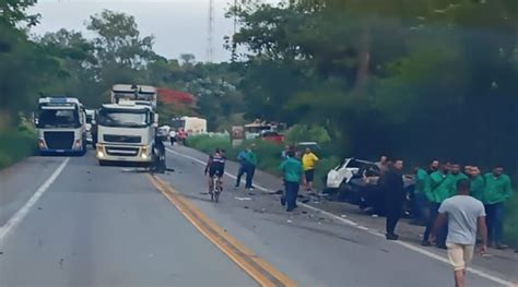 Acidente Grave Com Carreta E Três Carros Deixa Dois Mortos E Fecha Br