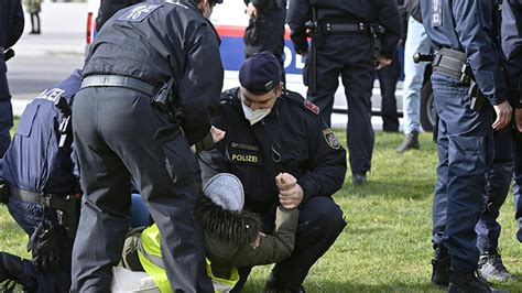 Mehr Als Anzeigen Bei Corona Demos In Wien