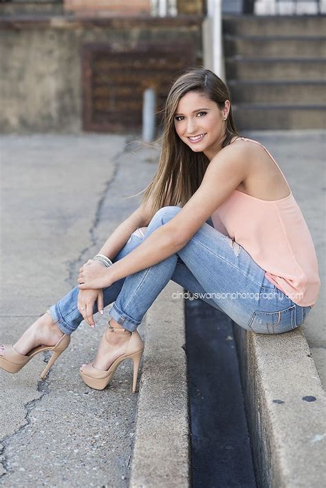 Pin By Ben Wilton On Jeans Senior Girl Poses Senior Portraits Girl Girl Senior Pictures