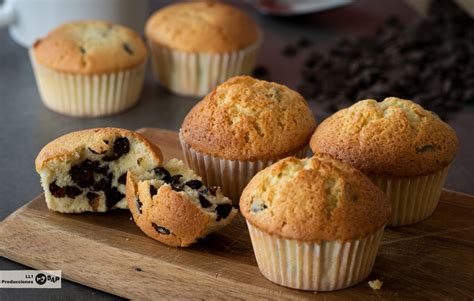 Magdalenas con pepitas de chocolate receta fácil y rápida para