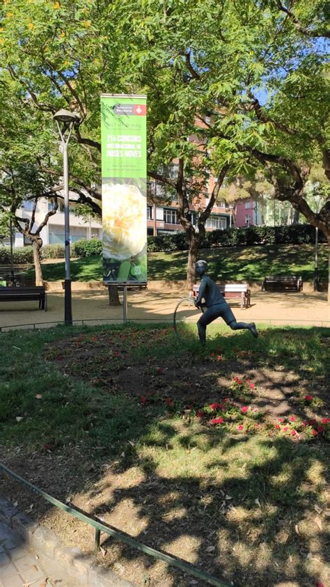 Pràctica de Marxa Nòrdica al Parc del Guinardó Centre Europeu