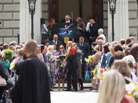 Pogrzeb świecki Jak wygląda i czym różni się od religijnego Ile