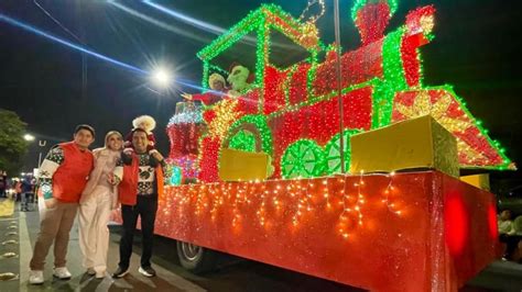 Realizan Encendido De Pino Y Desfile Navideño En Santa Catarina Mvs