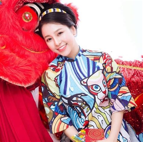 Không cần diện bikini hot girl World Cup Trâm Anh vẫn đốt mắt người xem với đường cong nóng